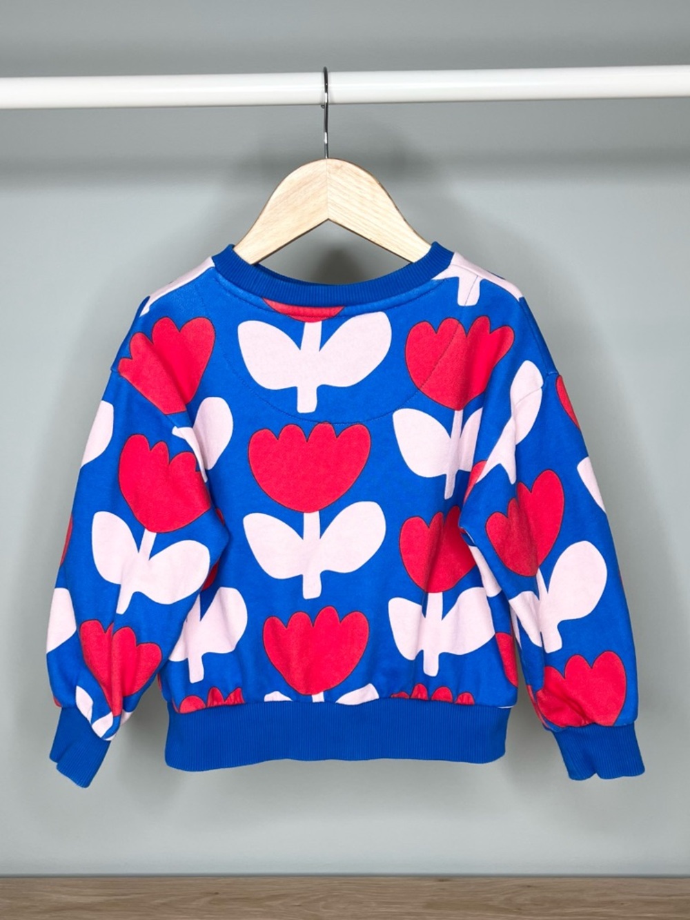 Mini Boden - Printed Sweatshirt and Joggers - Kingfisher Blue Bold Floral Tulips - Picture 4 of 10